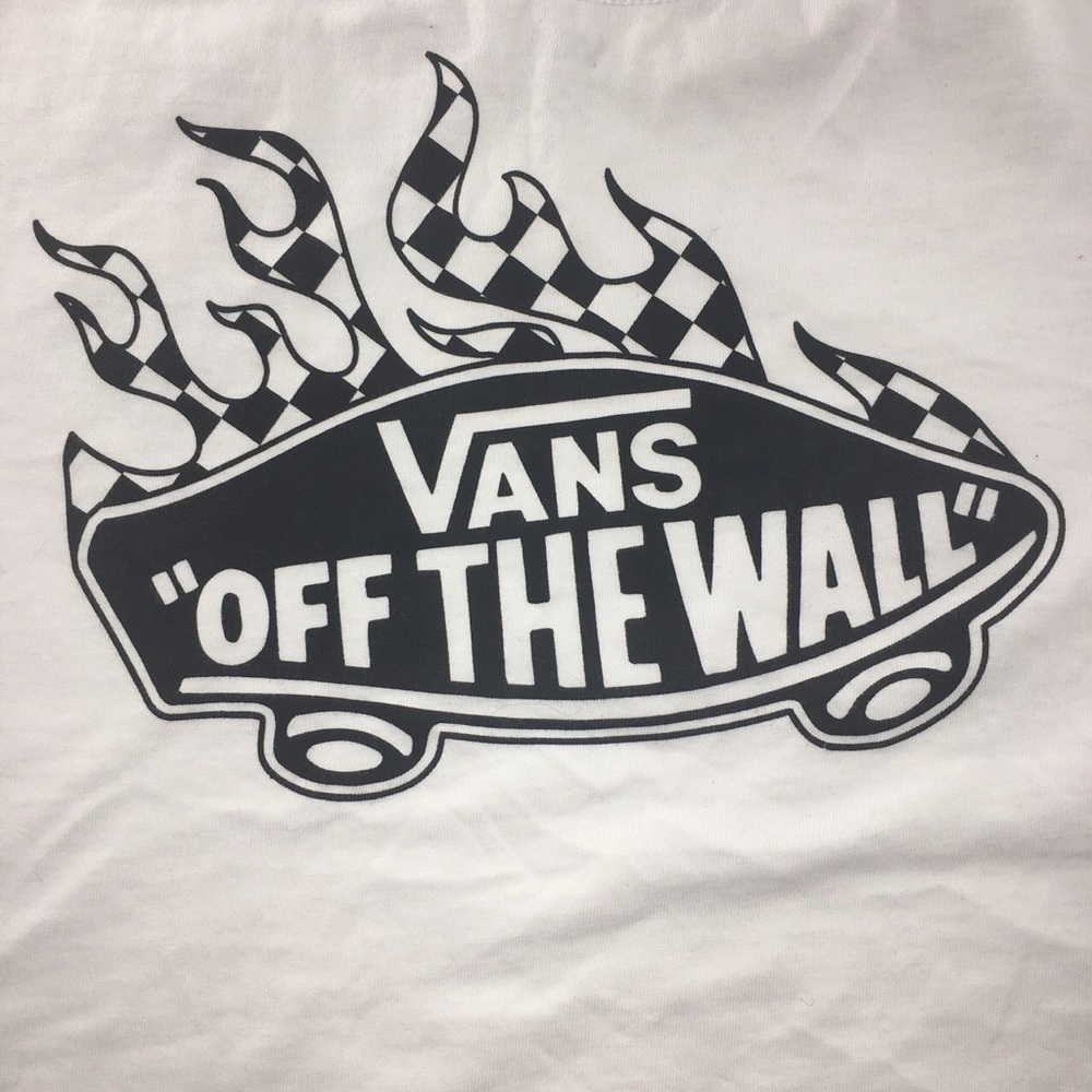 ⚫️⚪️ cropped vans tee